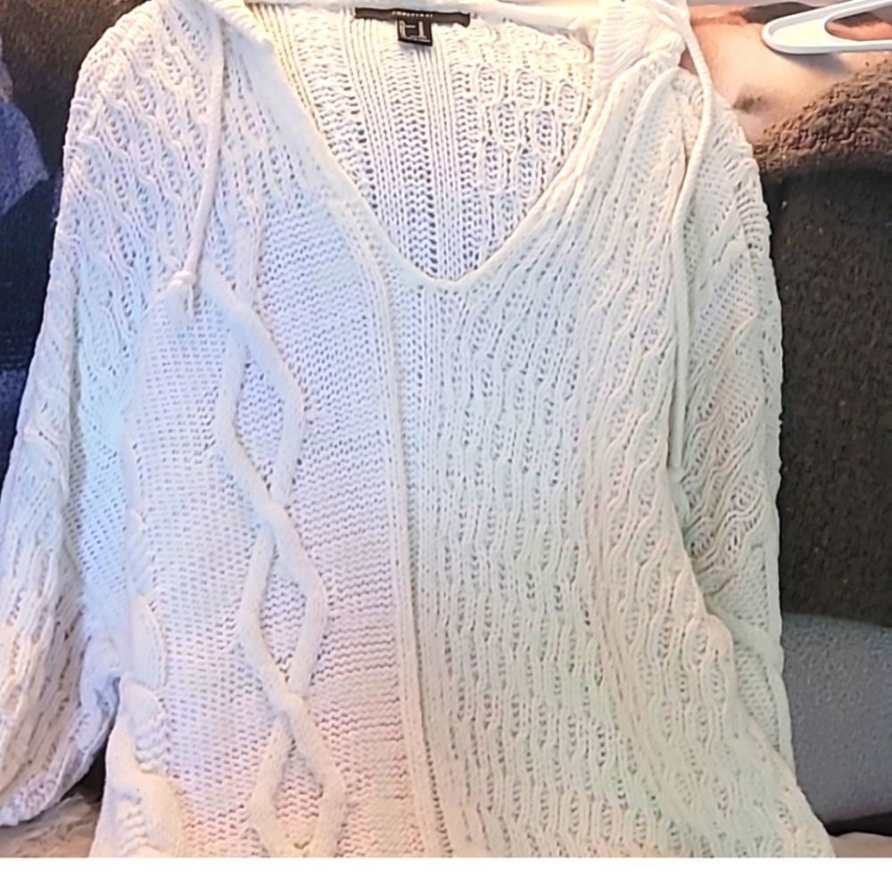 EUC FOREVER 21 Size MED white knit hooded sweater